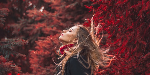 Welke stoffen zijn de moeite waard om in de herfst te dragen?